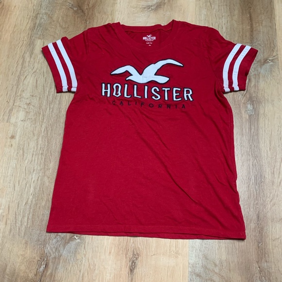 red basic tee